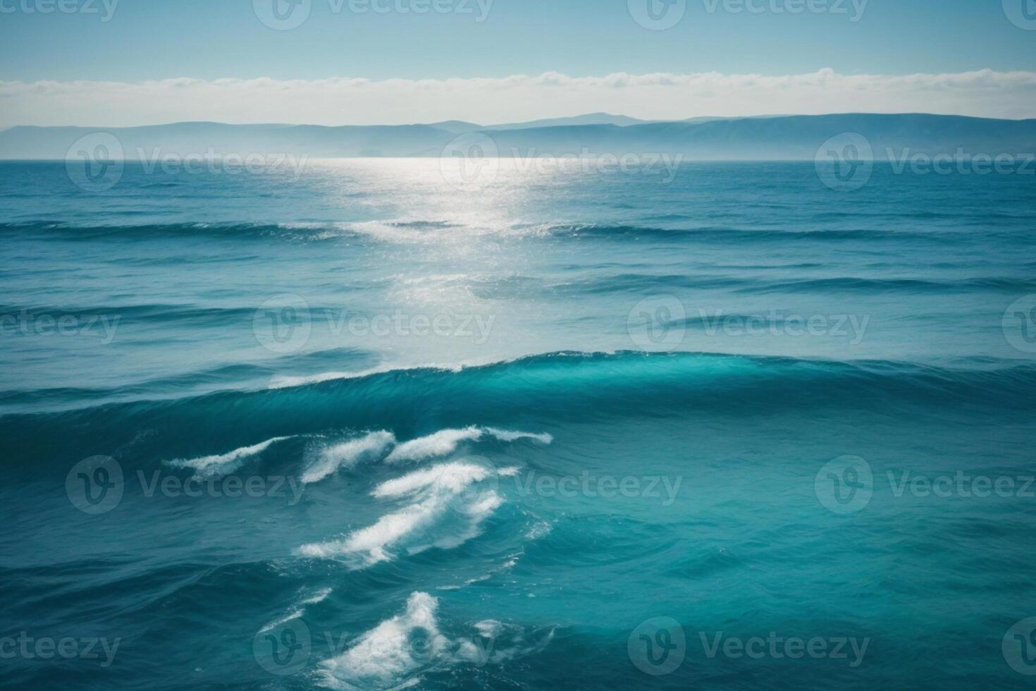 un hermosa playa con olas y azul cielo foto