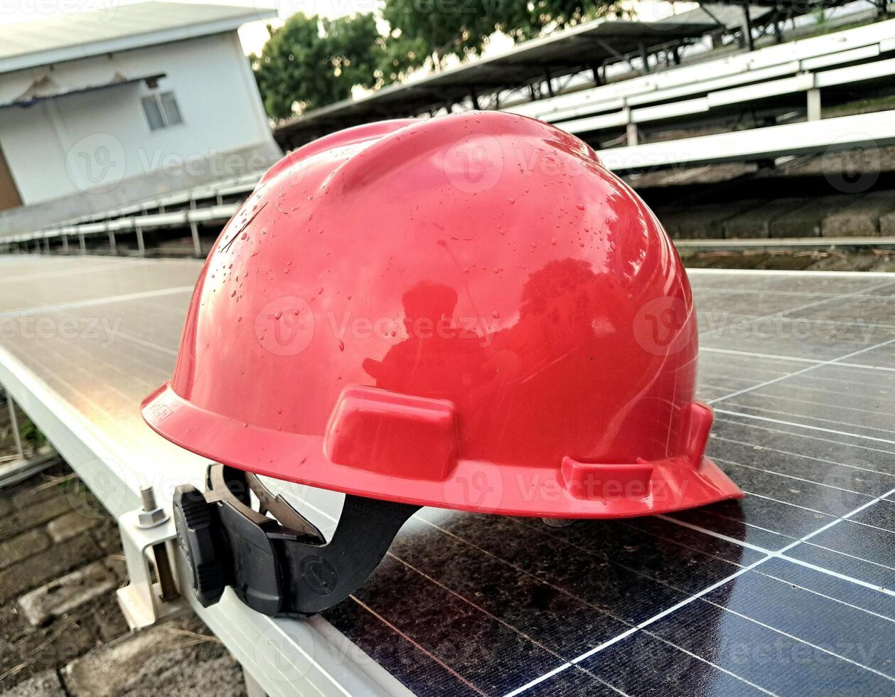 el plastico la seguridad casco aislado en panel surya antecedentes foto