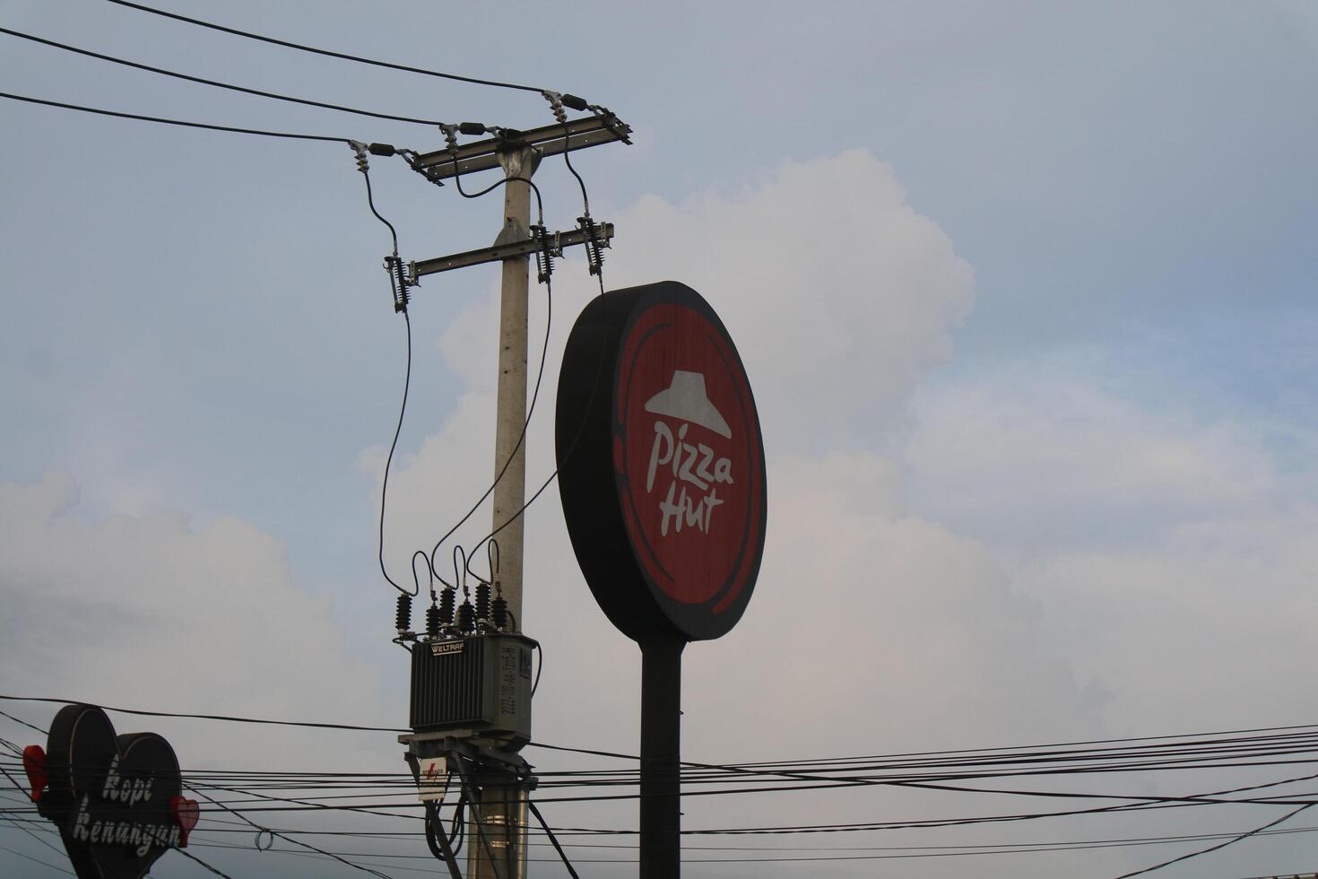 Tasikmalaya, West Java, Indonesia. April 06 2024. -Photo of PIZZA HUT neon box sign pole photo