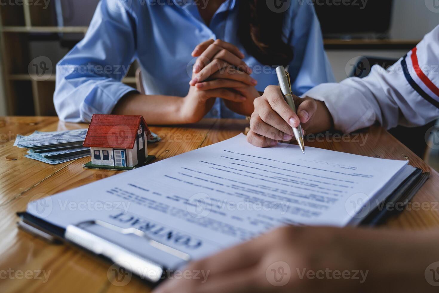 Woman of Commerce Rejecting the contractor's offer of black money in exchange for a permit in the deal. Concepts of corruption and anti-bribery. photo