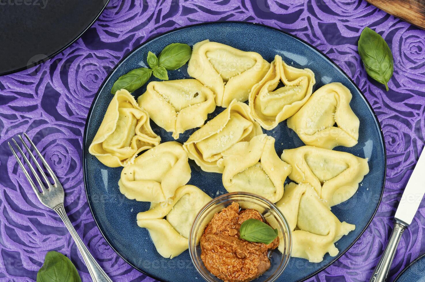 Tortelloni with greens photo