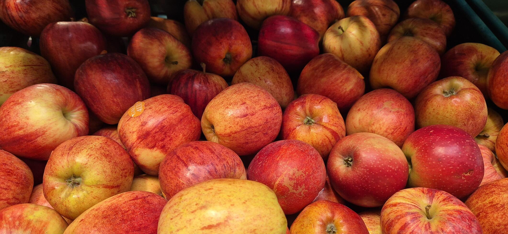 manzanas en un mercado foto