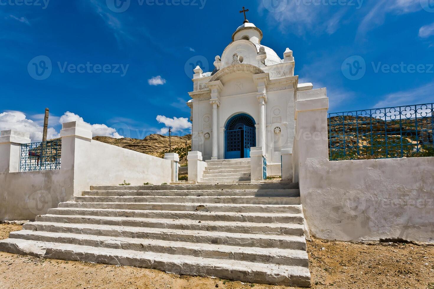 hermosa blanco ruso cristiano ortodoxo iglesia. religión foto