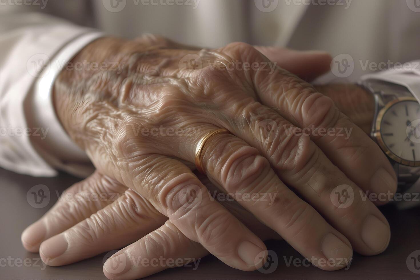 Hand of elder woman. Concept of rheumatoid arthritis, osteoarthritis, or joint pain. photo