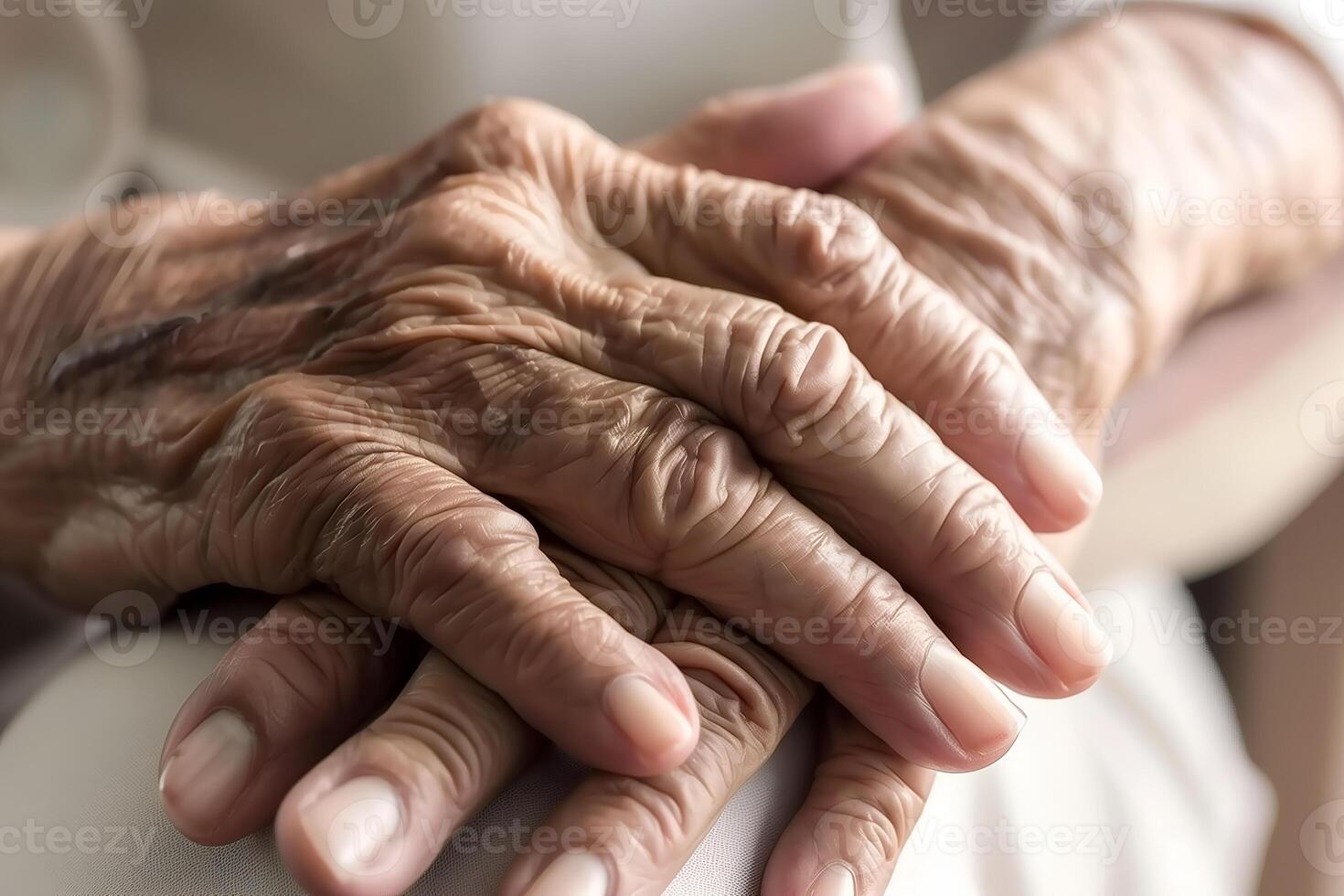 Hand of elder woman. Concept of rheumatoid arthritis, osteoarthritis, or joint pain. photo