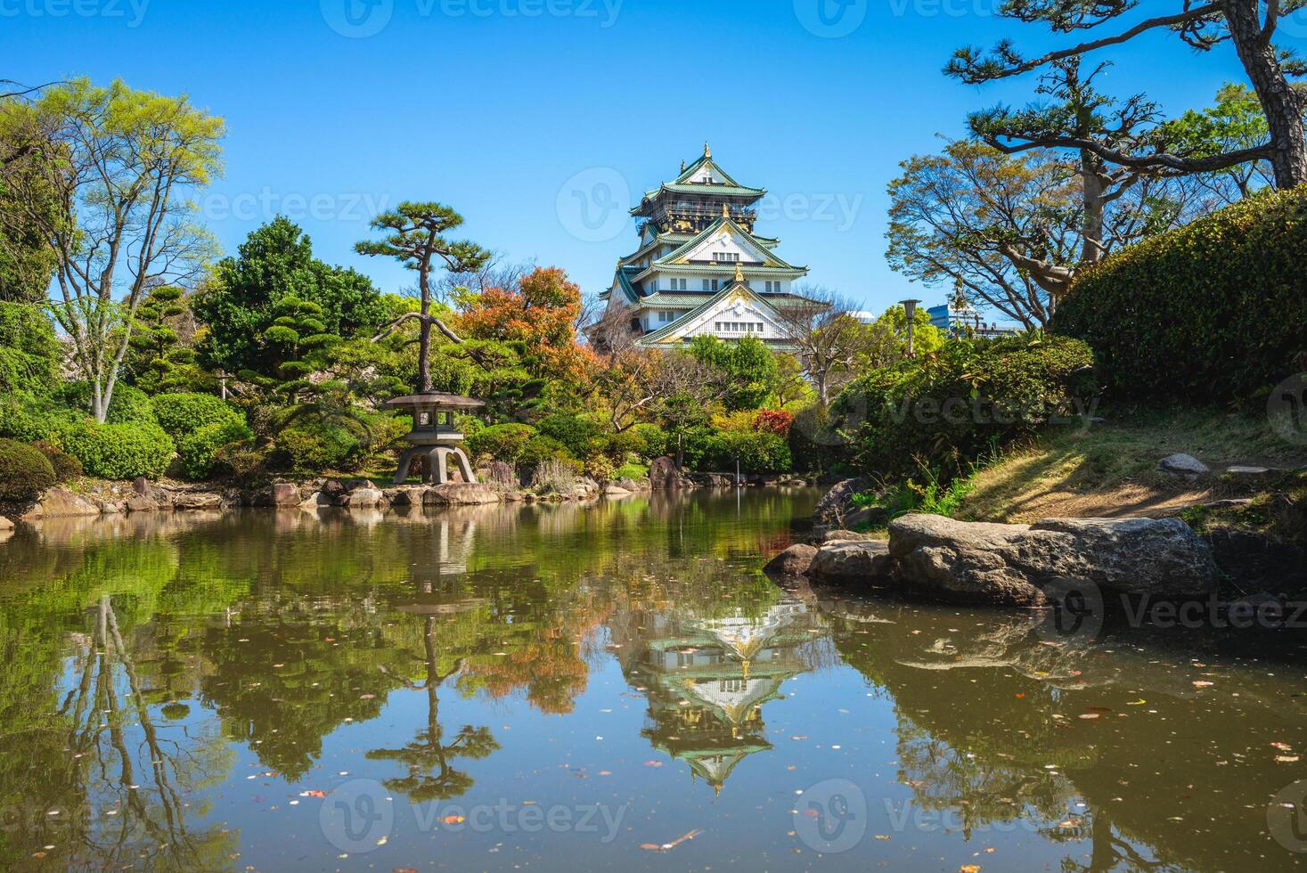 japonés jardín de Osaka castillo a Osaka ciudad en Japón foto