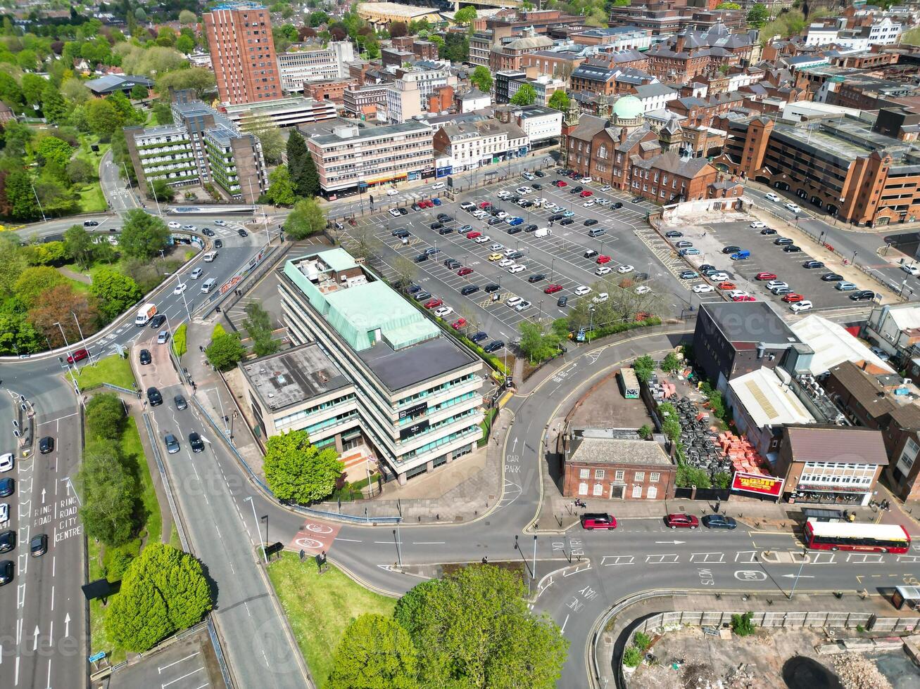 alto ángulo ver de Wolverhampton ciudad de metropolitano ciudad en el Oeste la región central de Inglaterra, Inglaterra, unido Reino. mayo 4to, 2024 foto