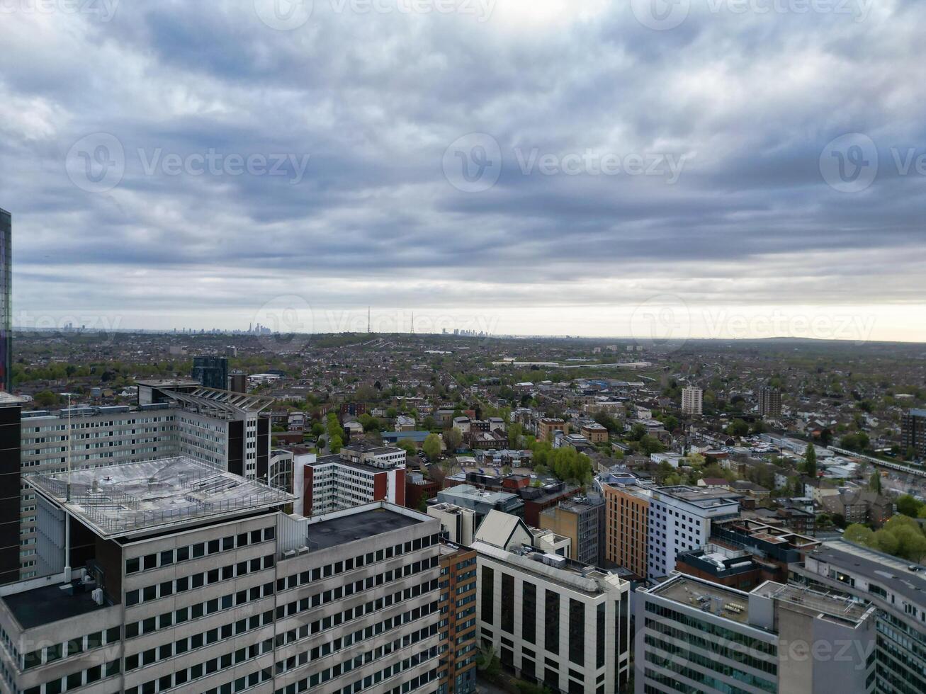 más hermosa aéreo ver de central Oeste croydon Londres ciudad de Inglaterra unido Reino. abril 24, 2024 foto