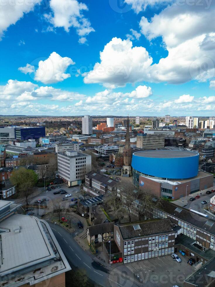 aéreo ver de edificios a ciudad centrar y céntrico de Coventry ciudad de Inglaterra unido Reino. marzo 30, 2024 foto
