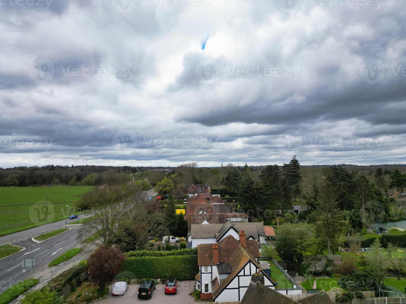 aéreo ver de central denham verde Londres ciudad de Inglaterra unido Reino. abril tercero, 2024 foto