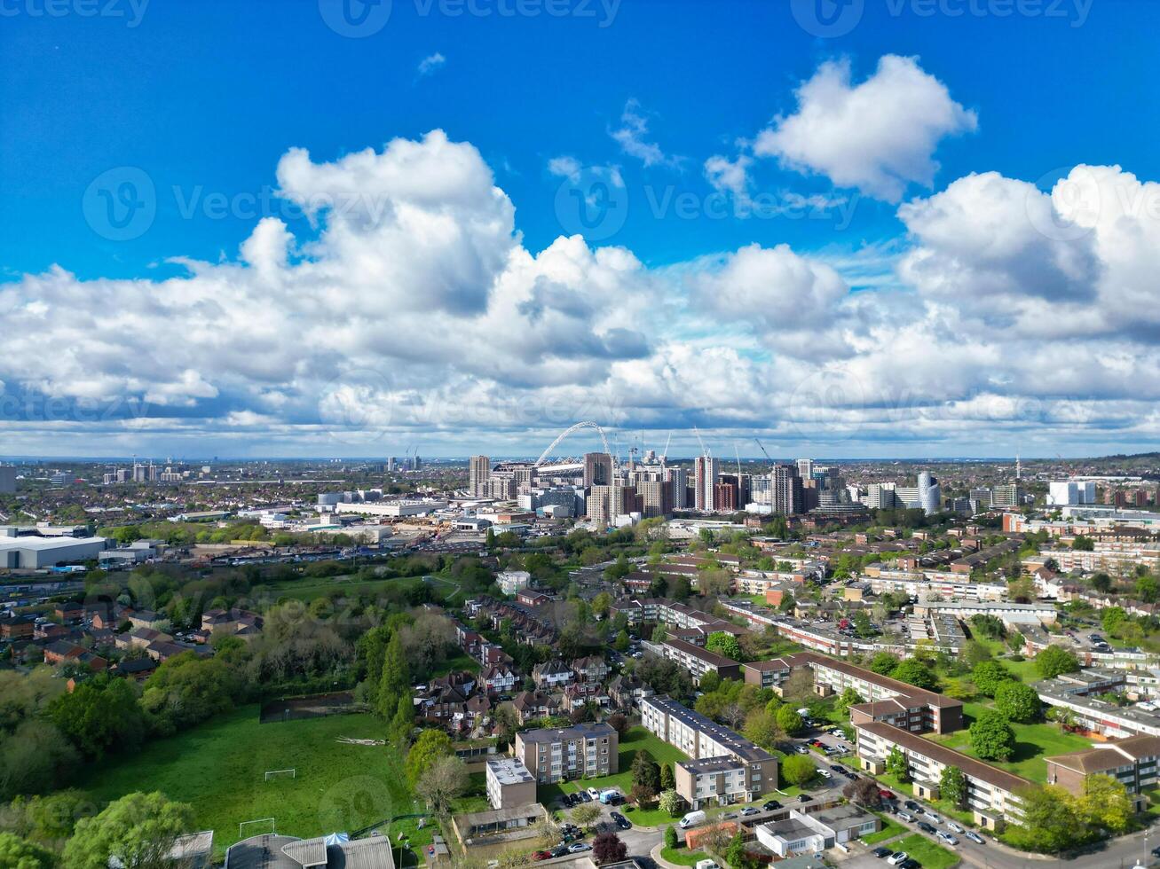 aéreo ver de central Wembley Londres ciudad de Inglaterra genial Bretaña. abril 17, 2024 foto