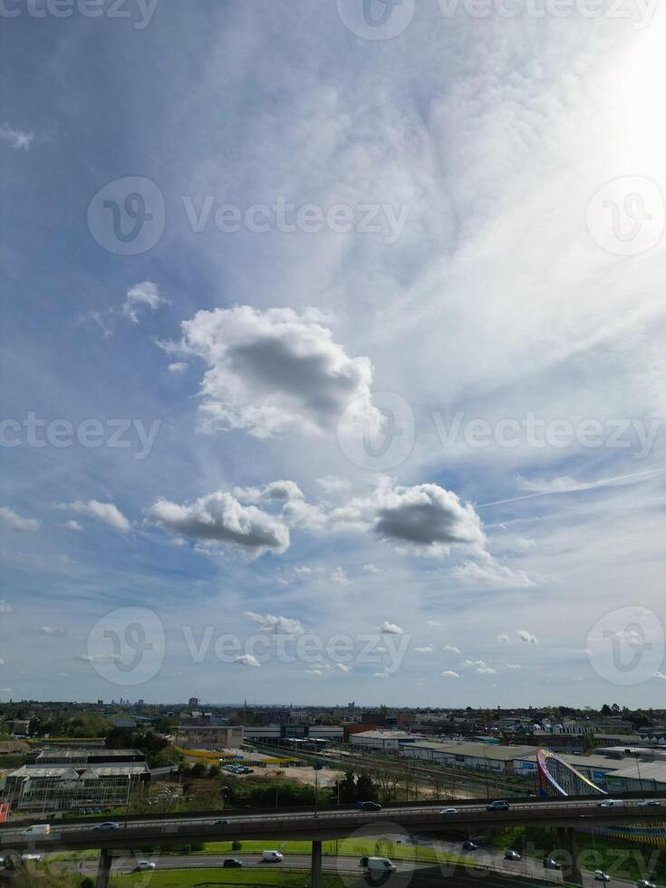 aéreo ver de brent cruzar Oeste hendon Londres ciudad de Inglaterra unido Reino, abril 12, 2024 foto