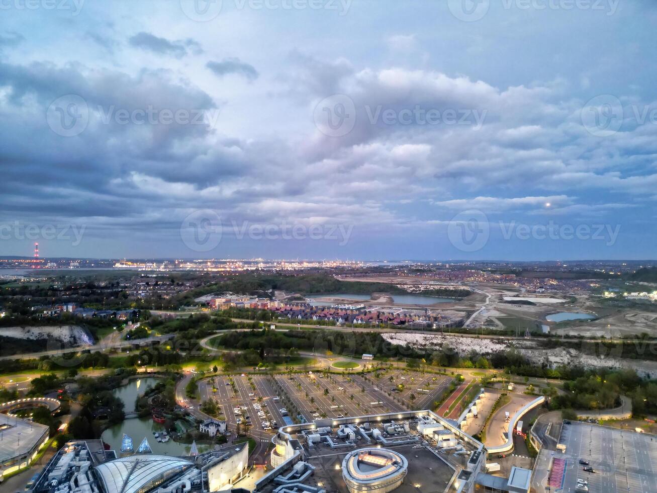 aéreo ver de central dartford Londres ciudad de Inglaterra unido Reino, abril 14, 2024 foto