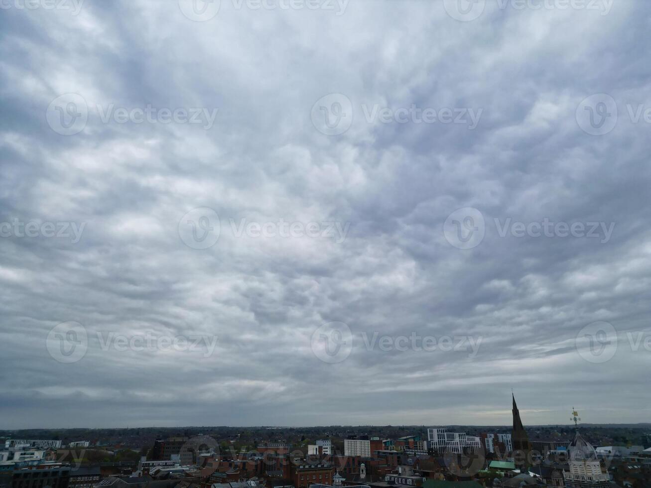 aéreo ver de edificios a central Leicester ciudad de Inglaterra unido Reino. abril 4to, 2024 foto