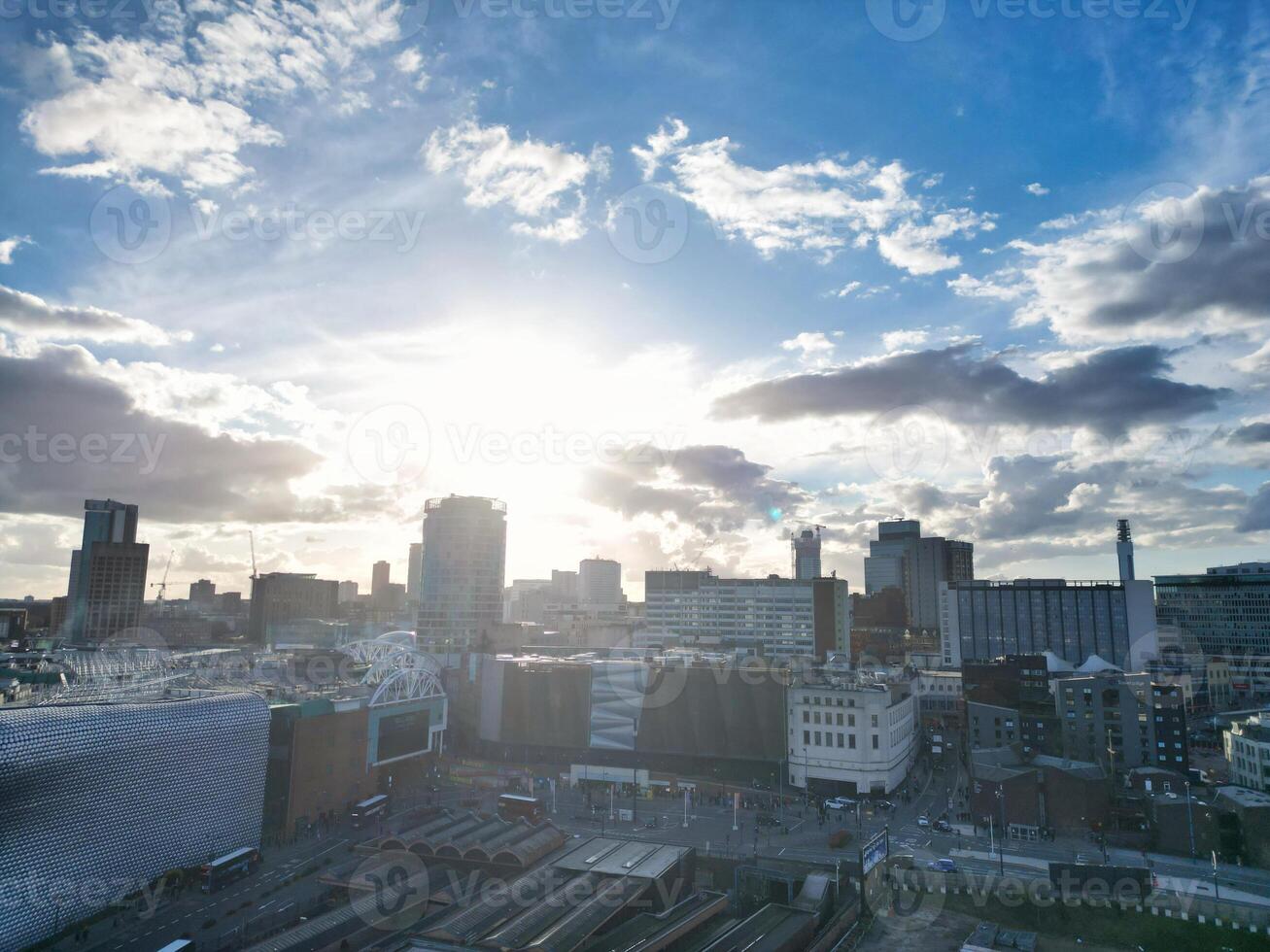 aéreo ciudad centrar edificios de Birmingham central ciudad de Inglaterra unido Reino durante puesta de sol. marzo 30, 2024 foto