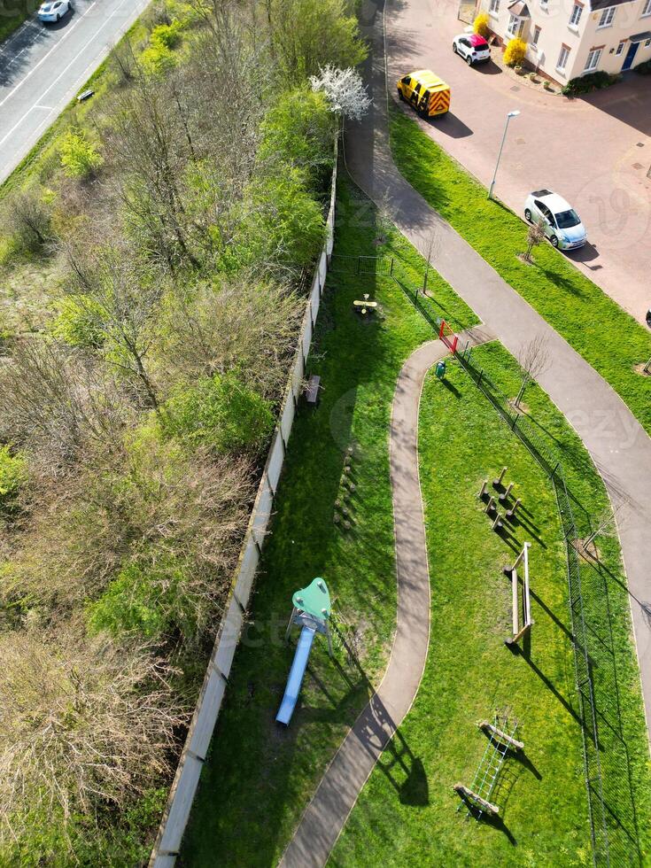 aéreo ver de central leighton zopilote pueblo de Inglaterra genial Bretaña. marzo 29, 2024 foto