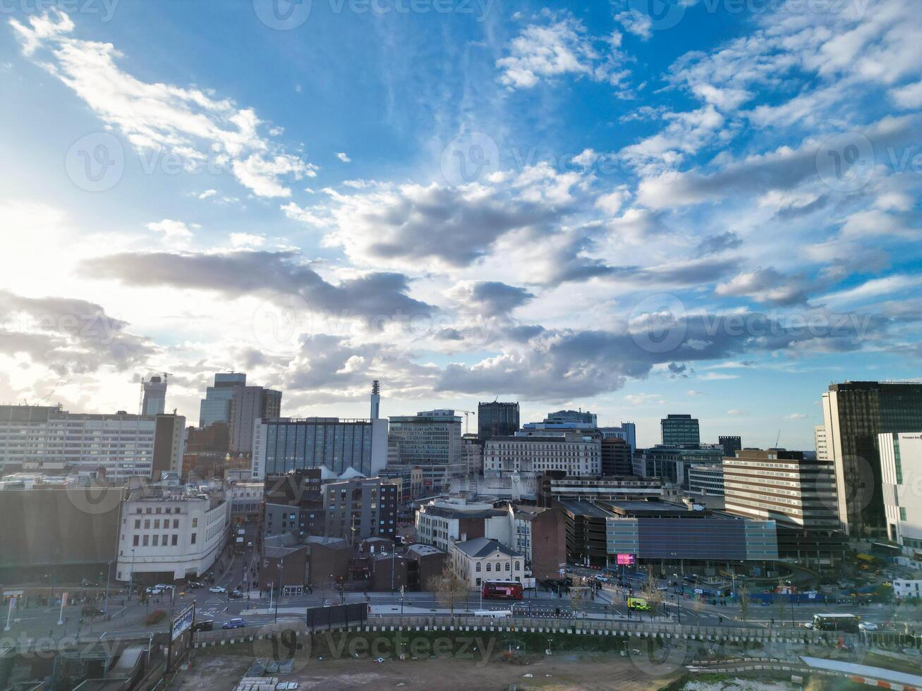 ciudad centrar edificios de Birmingham central ciudad de Inglaterra unido Reino durante puesta de sol. marzo 30, 2024 foto