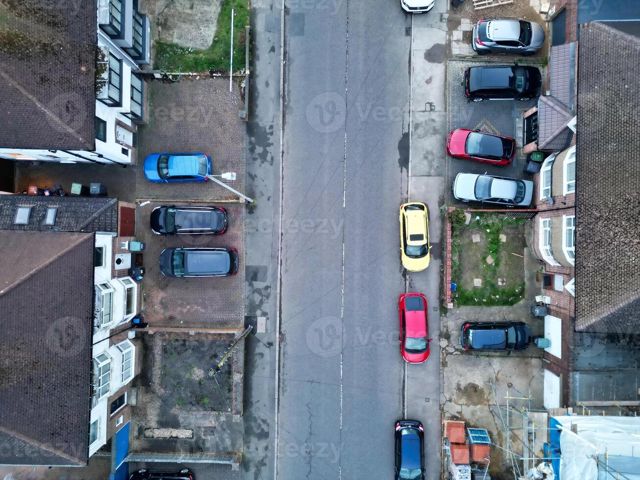 aéreo ver de residencial inmuebles a lutón ciudad de Inglaterra durante puesta de sol. unido Reino. marzo 17, 2024 foto