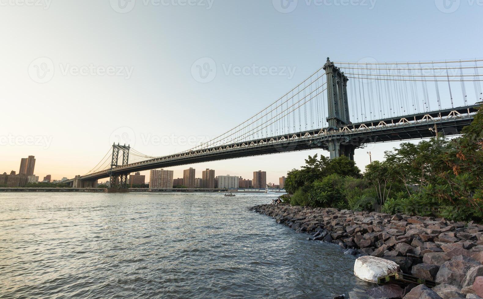 Puente de Manhattan al atardecer foto