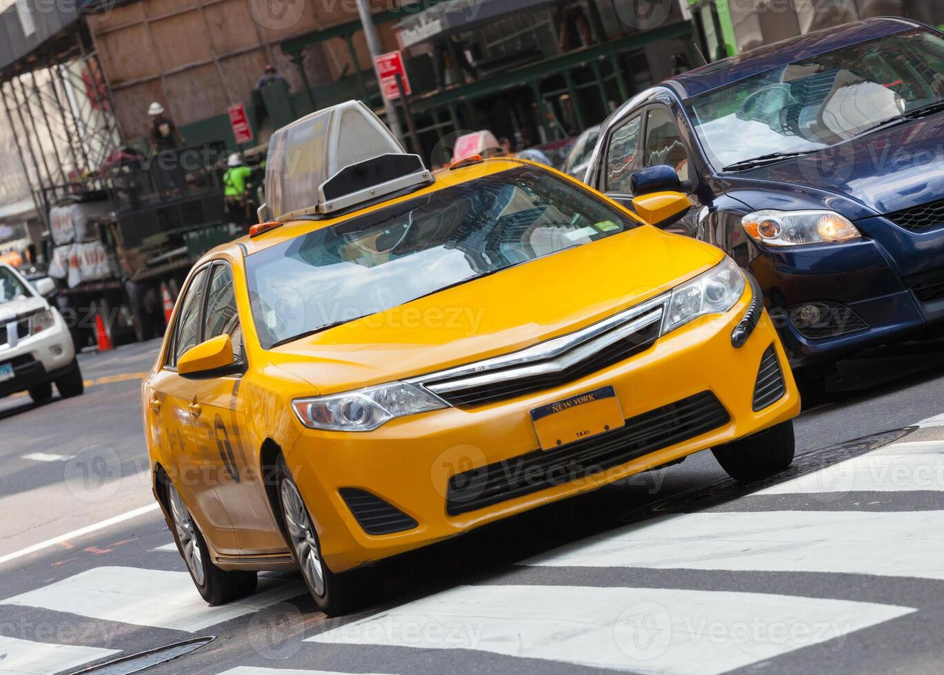 clásico calle ver con amarillo taxi en nuevo York ciudad foto