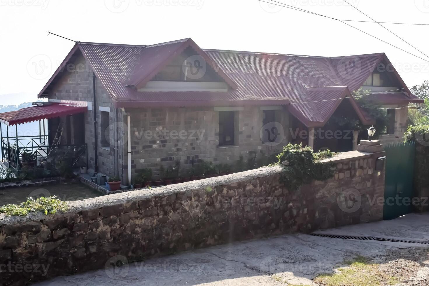 Iglesia Cristo situado a centro comercial la carretera en kasauli, himachal Pradesh India, hermosa ver de católico Iglesia en Kasauli durante temprano Mañana hora foto