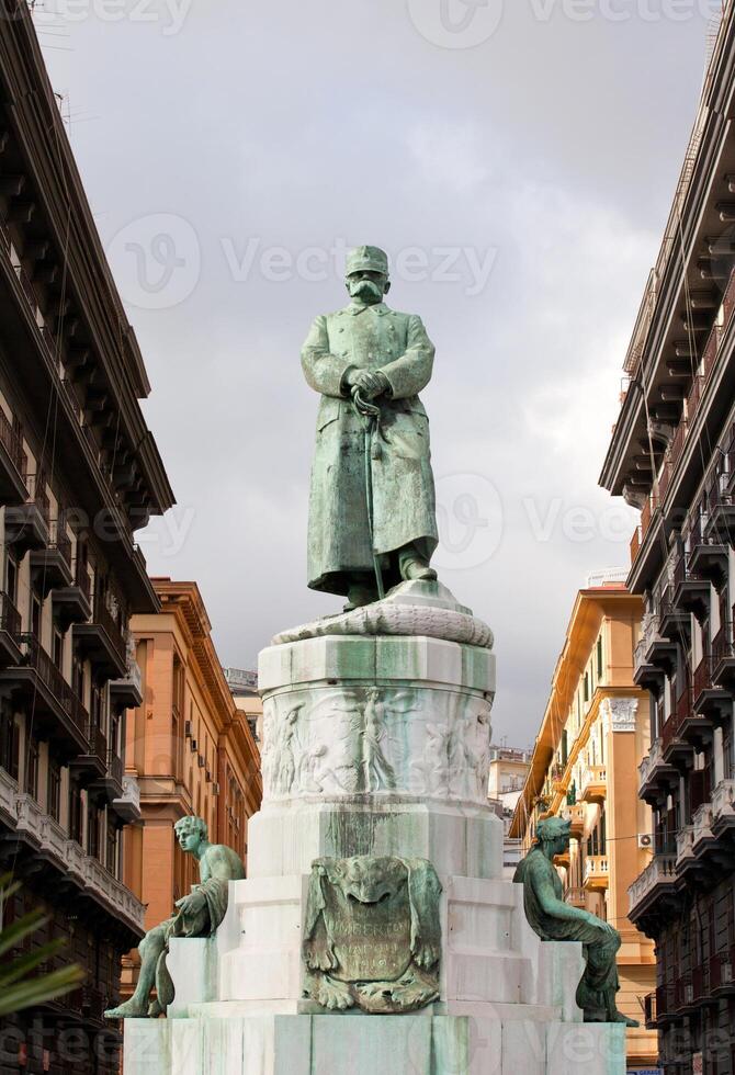 Statue ov Umberto I in Naples photo