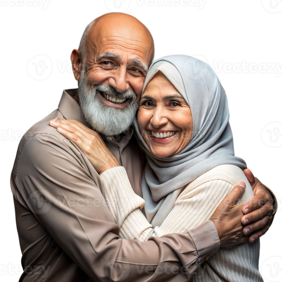 Senior casal abraçando com caloroso sorrisos dentro tradicional islâmico vestuário em uma transparente fundo png