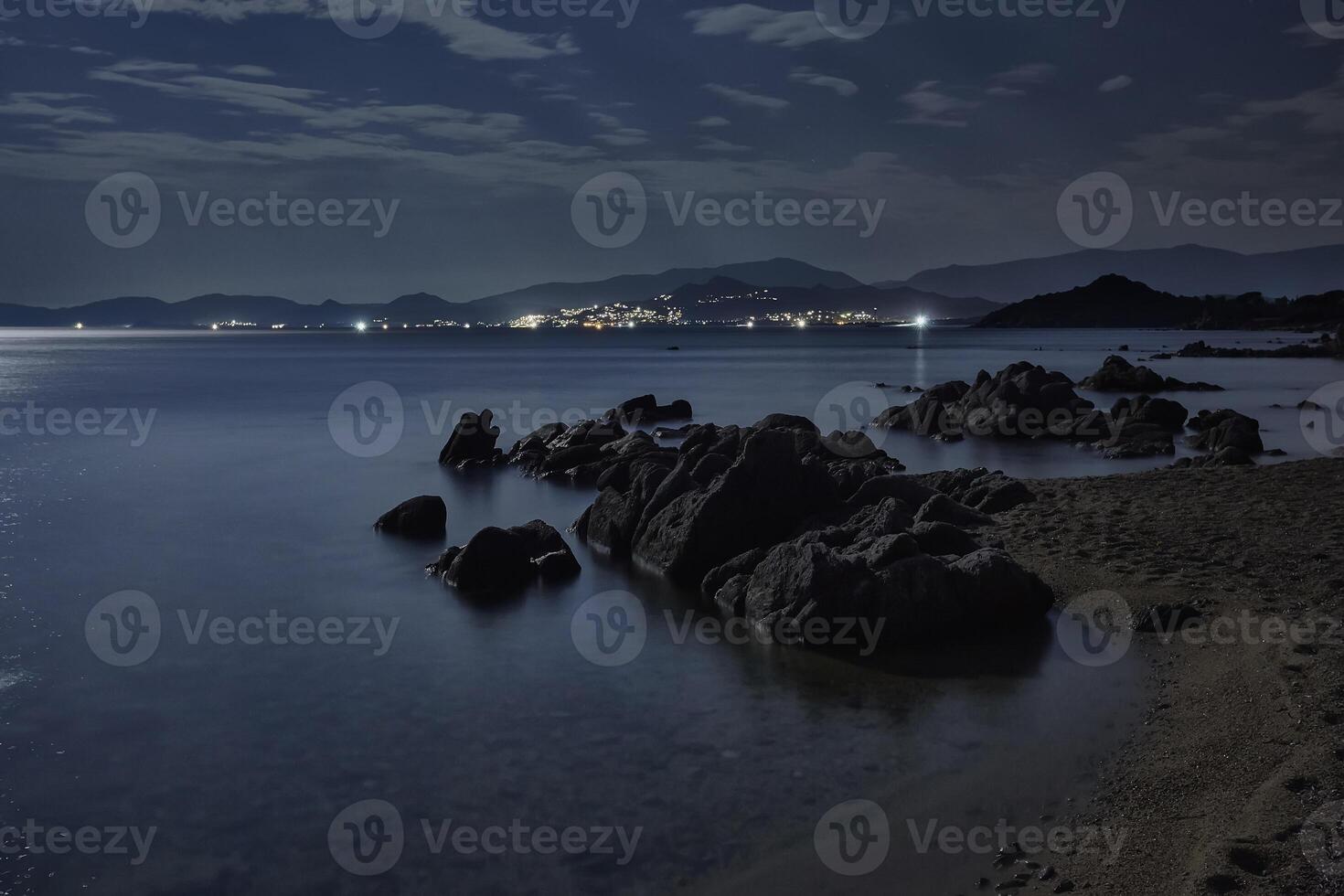 la playa de Cerdeña durante la noche foto