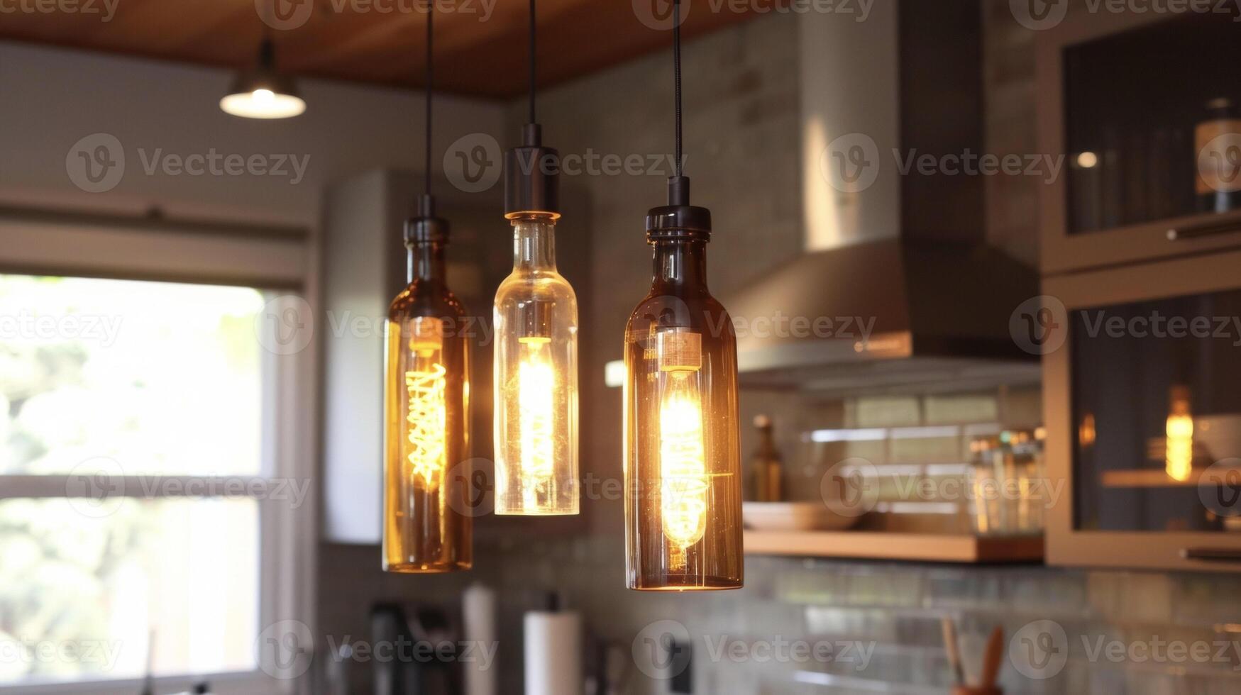 no lanzar lejos esos vino botellas un sencillo bricolaje proyecto vueltas ellos dentro elegante colgando colgante luces para el cocina foto