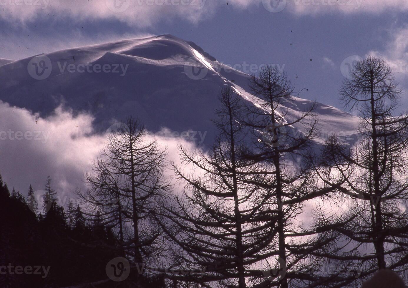a snowy mountain photo