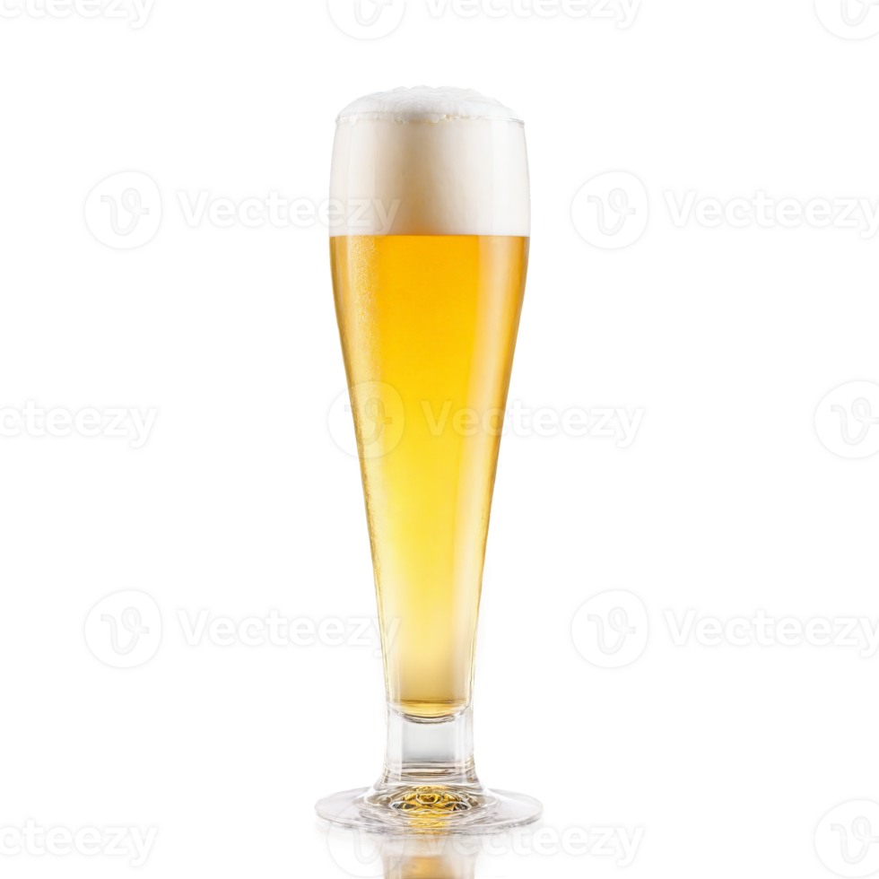Pilsner Bier Glas hoch und schlank gefüllt mit klar golden Bier einer leeren und einer png
