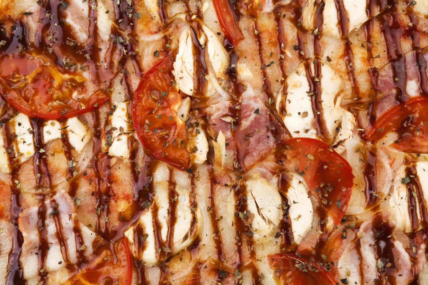 Close-up of barbecue chicken pizza, BBQ pizza texture photo