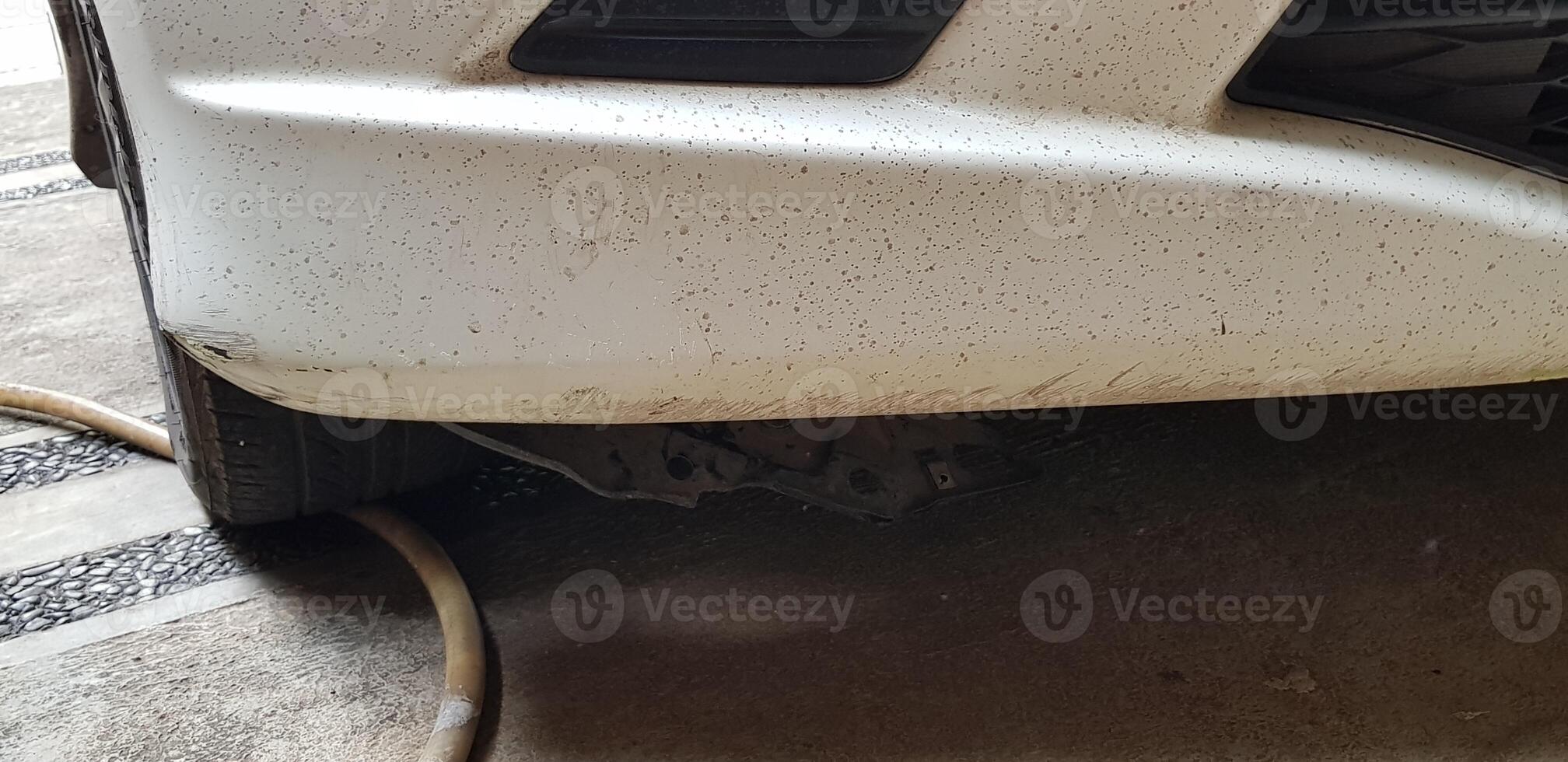 Dents and berets that occurred on a white honda jazz car due to being hit and grazed. photo
