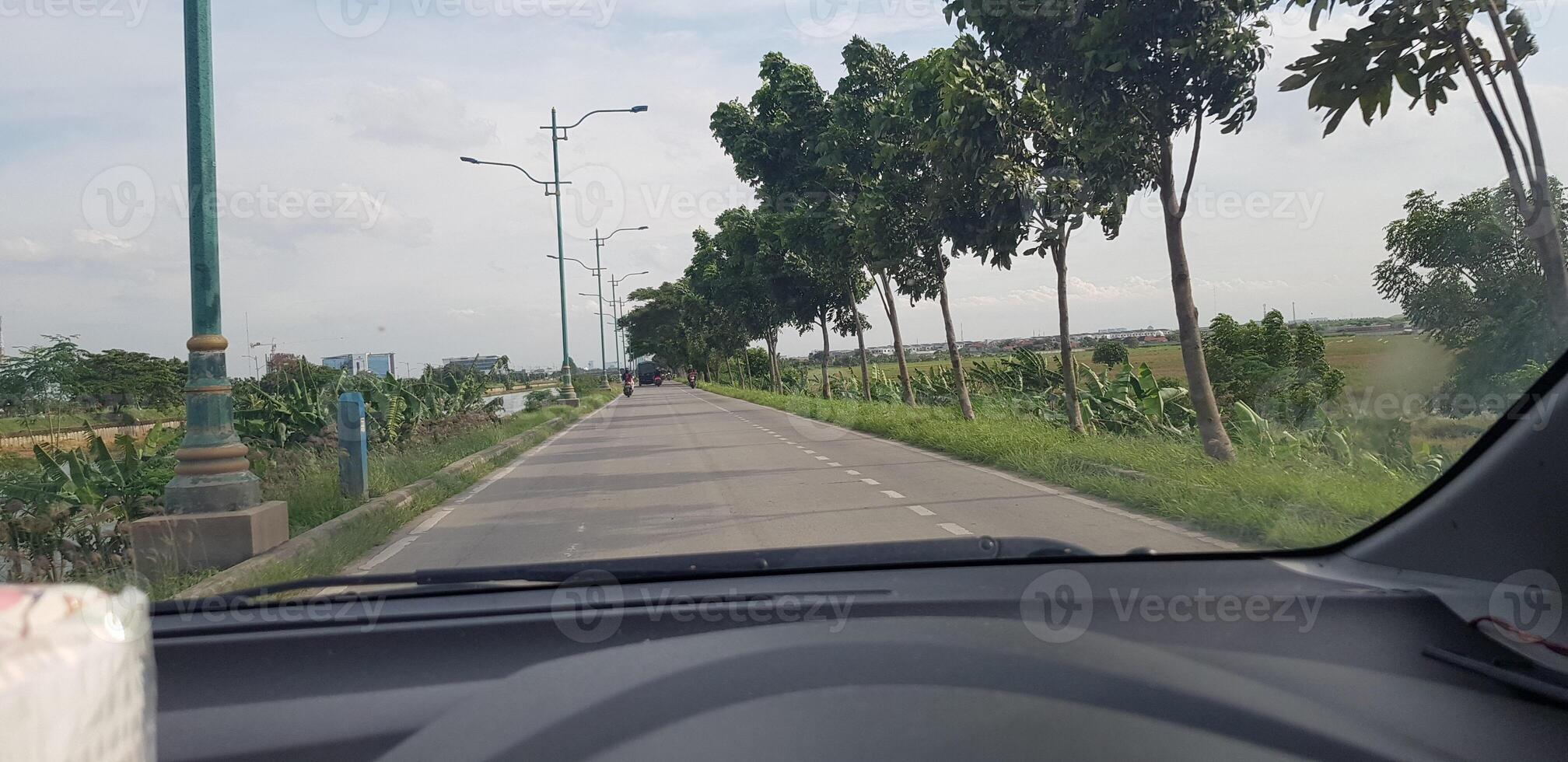 The condition of the East Flood Canal River inspection road is very shady and beautiful. photo