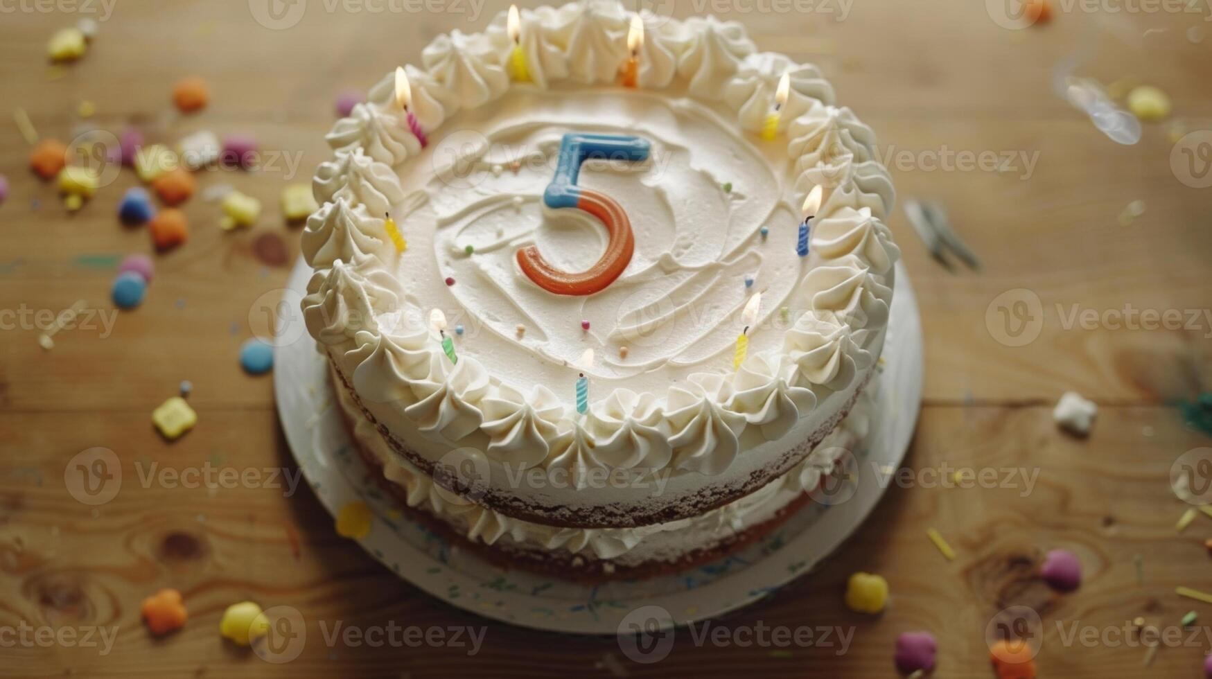 un pastel con blanco Crema y velas en el forma de el número 5 5 rodeado por dibujado a mano sobriedad símbolos a un celebracion calificación cinco años de sobriedad foto