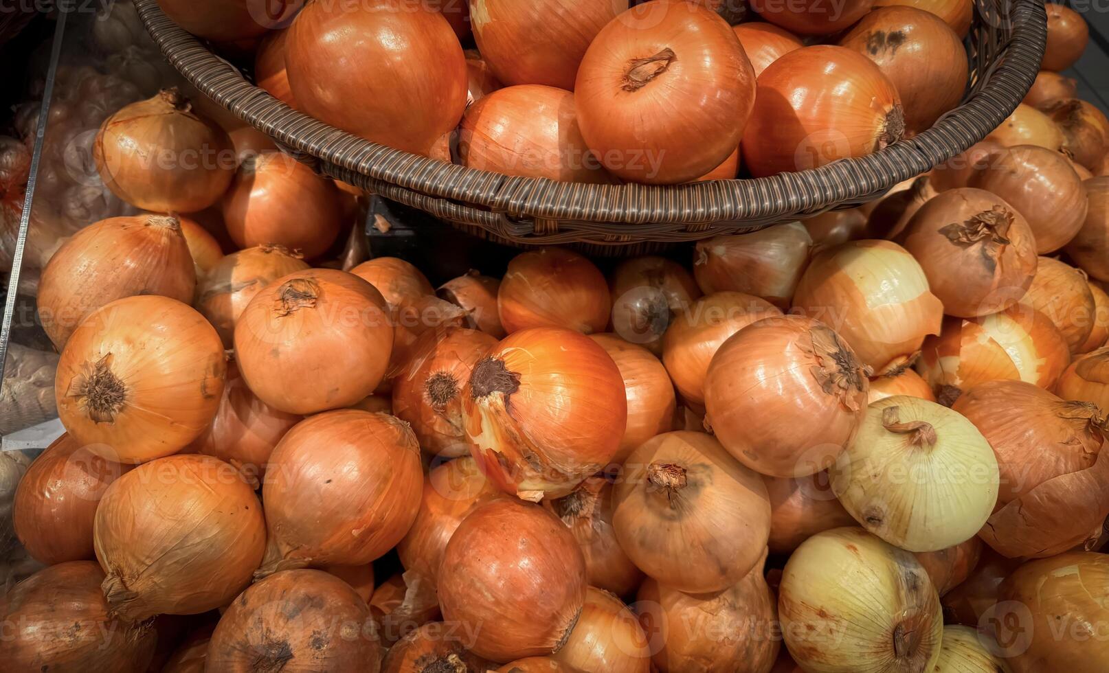 Red onions background photo