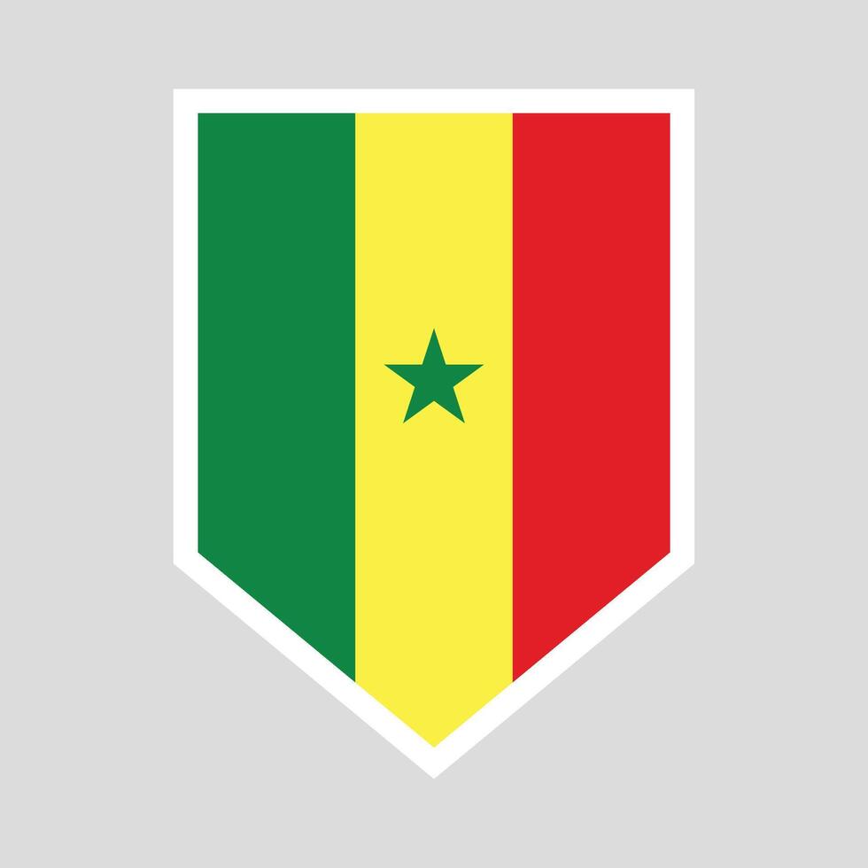 Senegal bandera en proteger forma marco vector