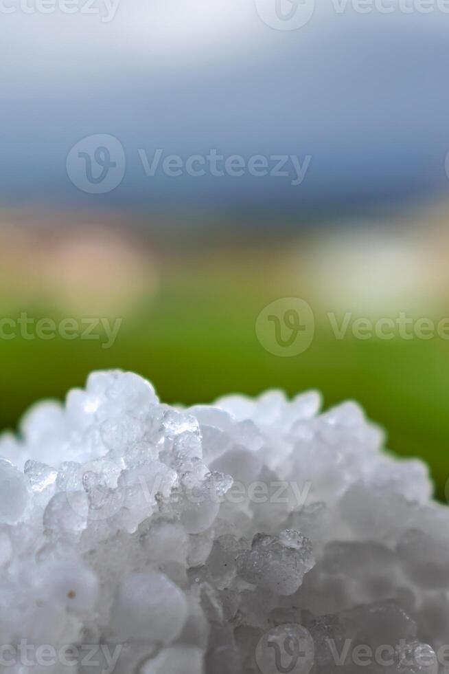 granizo pelotas en marzo, natural primavera clima, lata porque daños y perjuicios foto