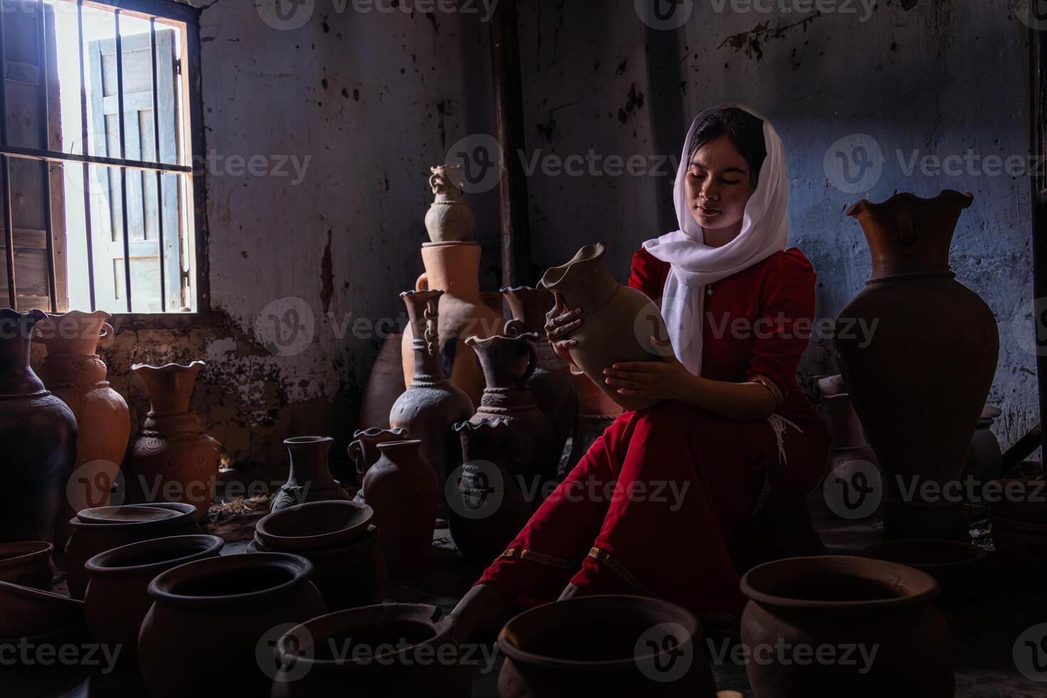 retrato de cham étnico niña en bau truc cerámica aldea, phan sonó ciudad, ninh Thuan provincia, Vietnam foto