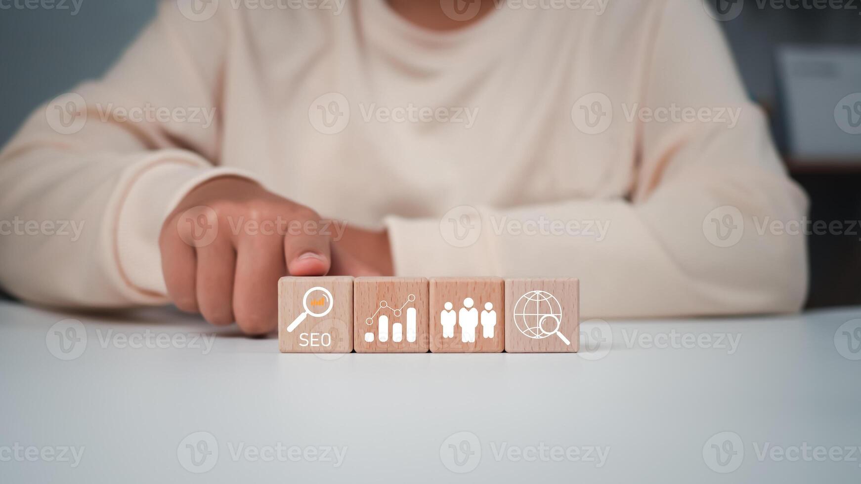 Business woman Point to the wooden block with the SEO icon, she use search engine to Searching for information, Using web Console for data, SEO. Point to the wooden block with the SEO icon. photo