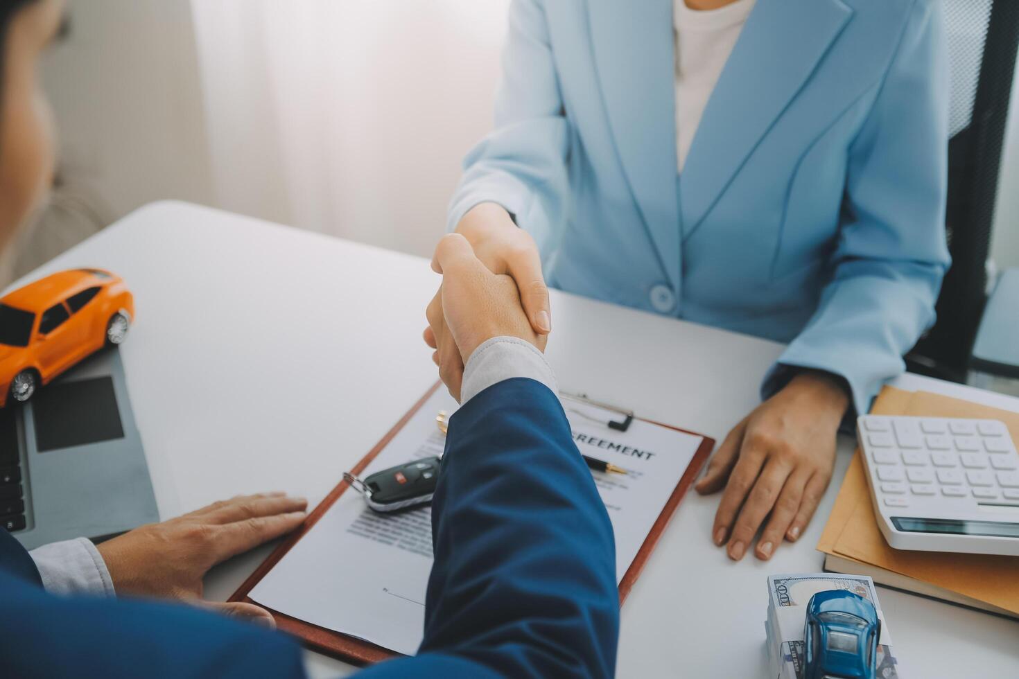 Insurance officers hand over the car keys after the tenant. have signed an auto insurance document or a lease or agreement document Buying or selling a new or used car with a car photo