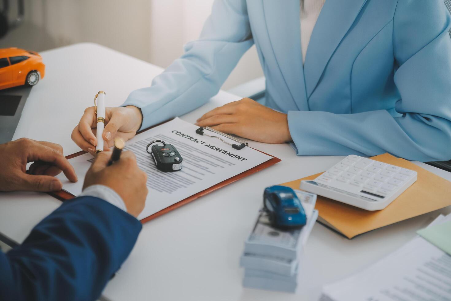 Insurance officers hand over the car keys after the tenant. have signed an auto insurance document or a lease or agreement document Buying or selling a new or used car with a car photo