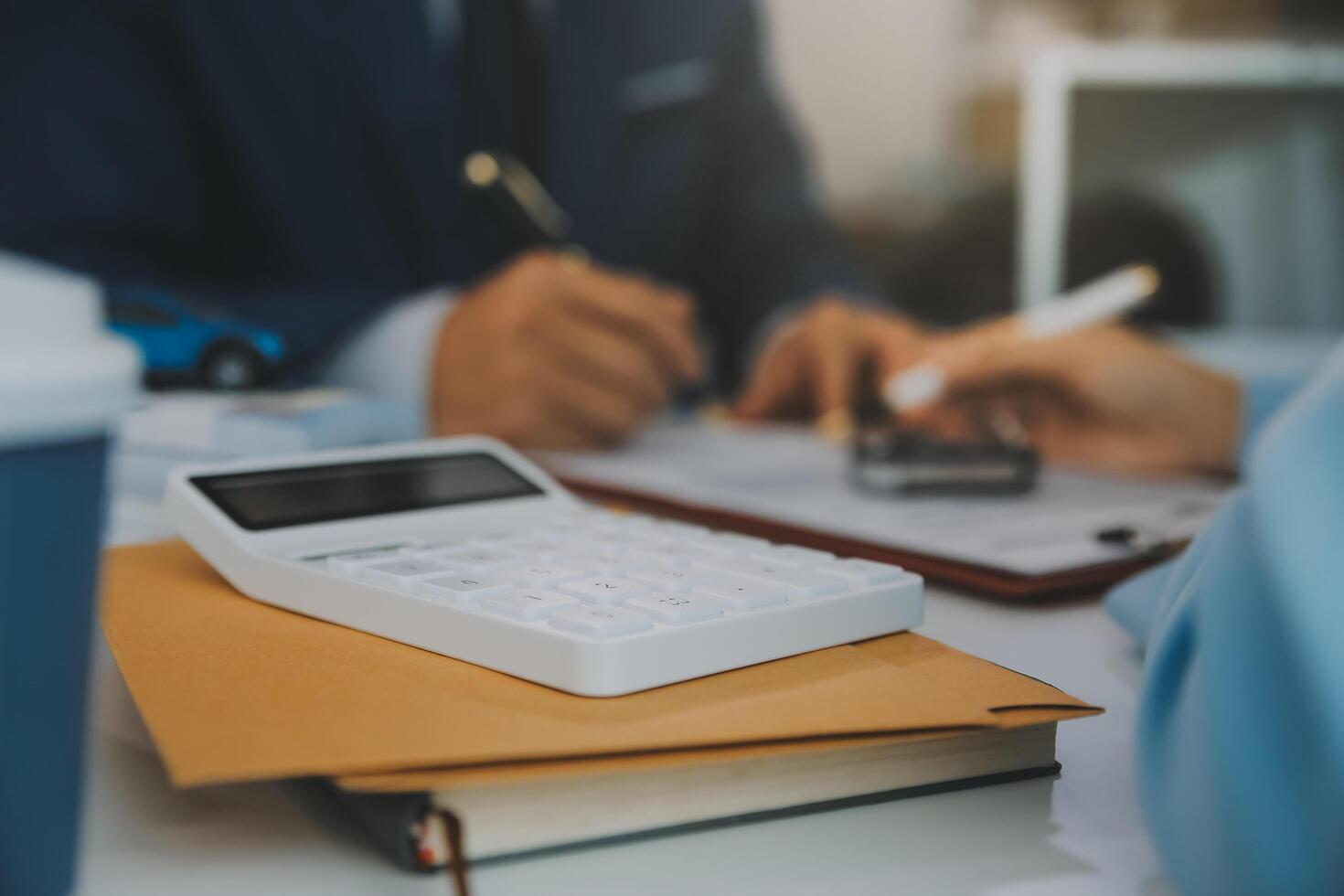 Insurance officers hand over the car keys after the tenant. have signed an auto insurance document or a lease or agreement document Buying or selling a new or used car with a car photo