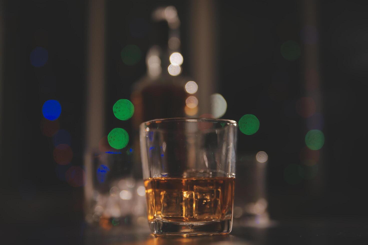 Celebration night, pour whiskey into a glass. Give to friends who come to celebrate photo