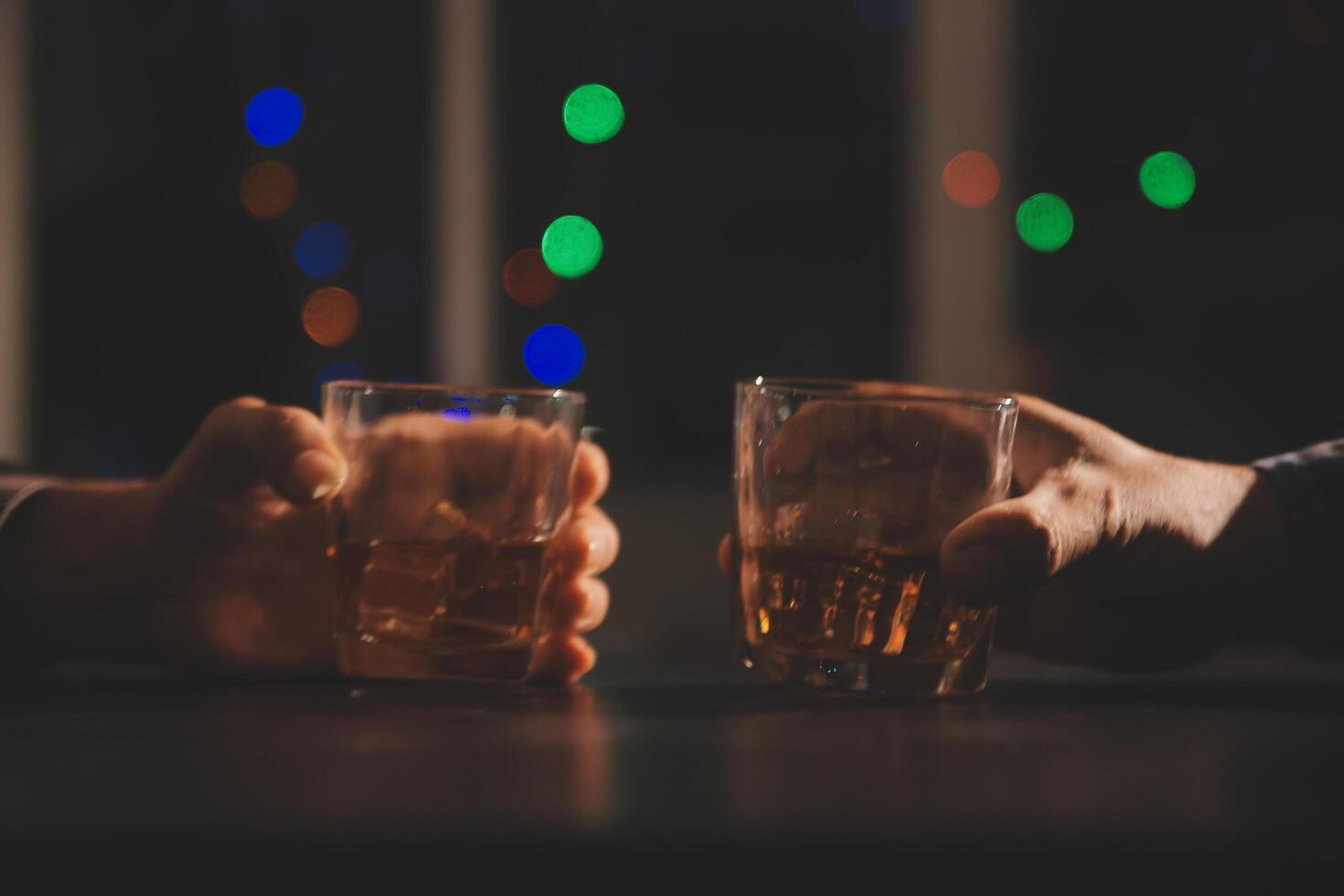 Celebration night, pour whiskey into a glass. Give to friends who come to celebrate photo