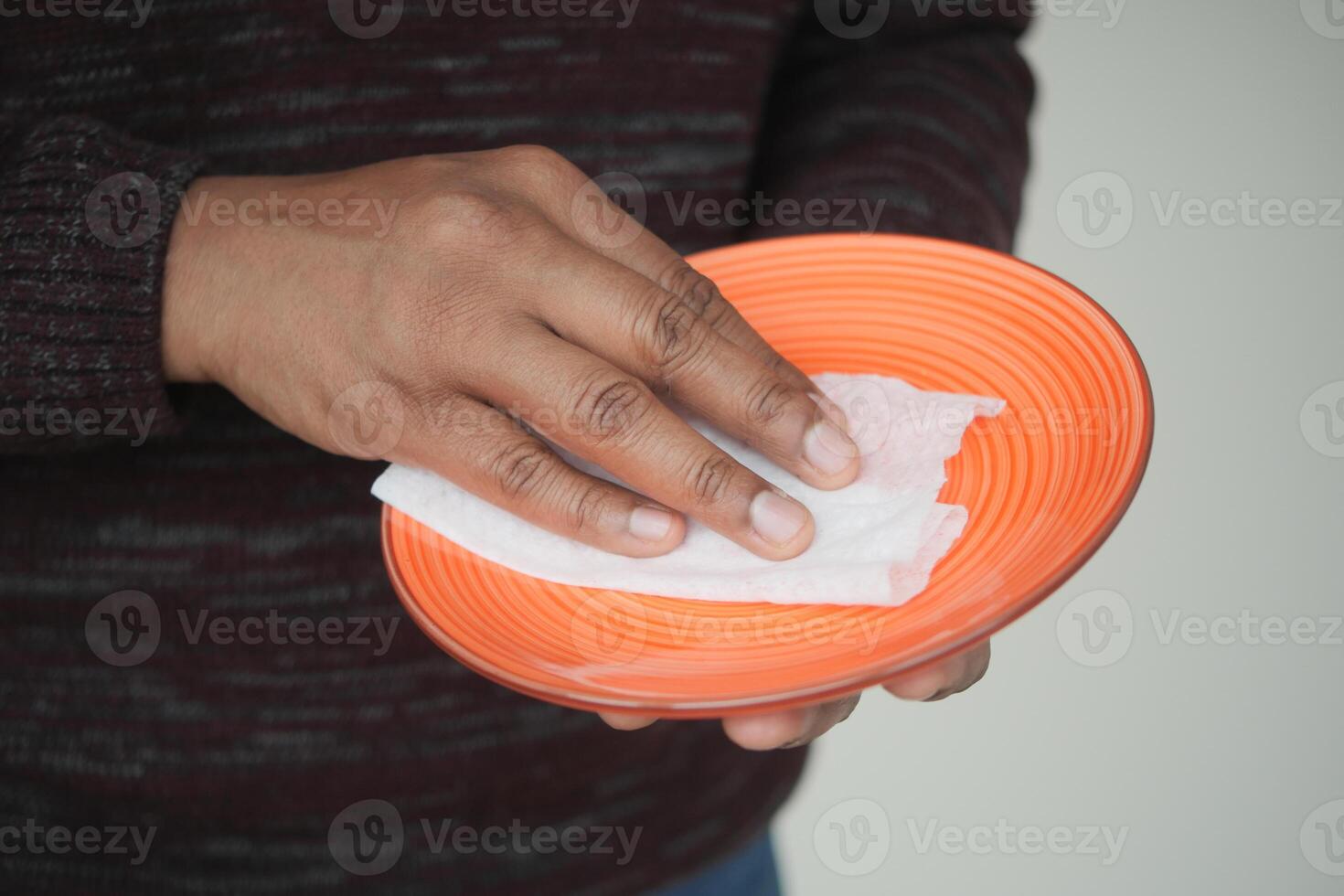 wiping plate with a tissue photo