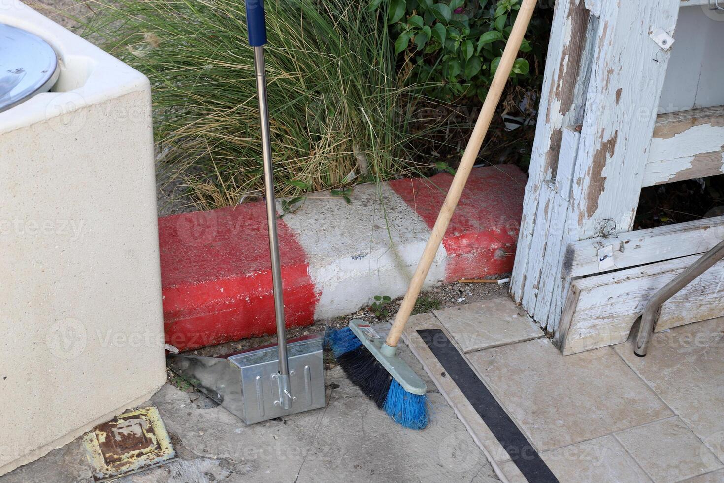 Hand tools for wet cleaning of premises photo
