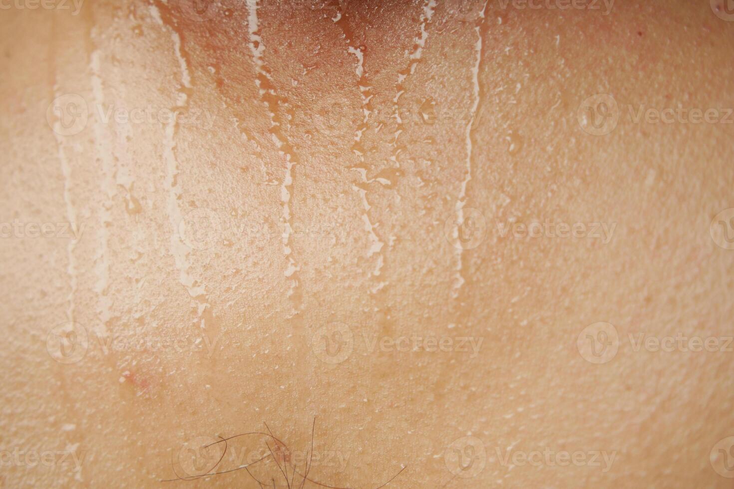de cerca de sudor en cuerpo foto