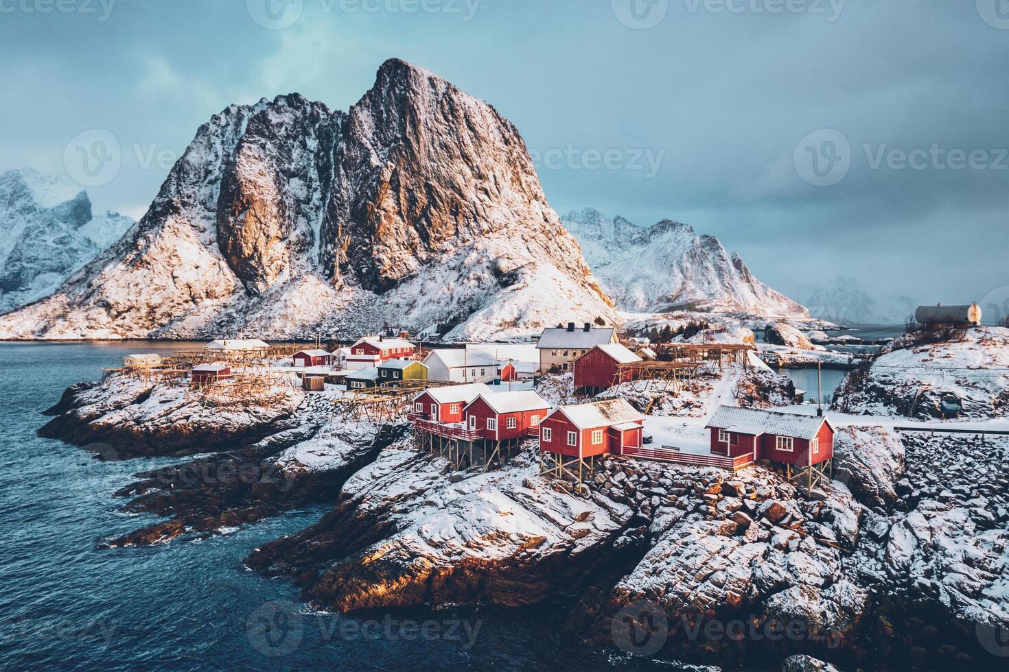 hamnoy pescar pueblo en lofoten islas, Noruega foto