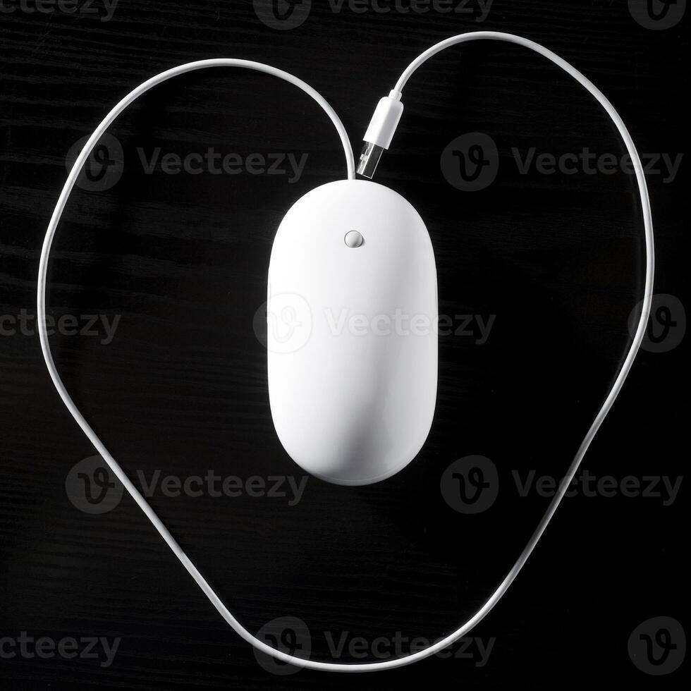 The mouse for the computer in the form of heart photo